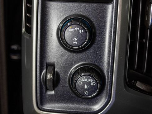 Used 2018 Chevrolet Silverado 1500 LT w/ LT Convenience Package image 14