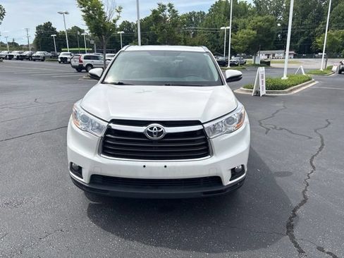 Used 2014 Toyota Highlander XLE AWD/4WD image 2