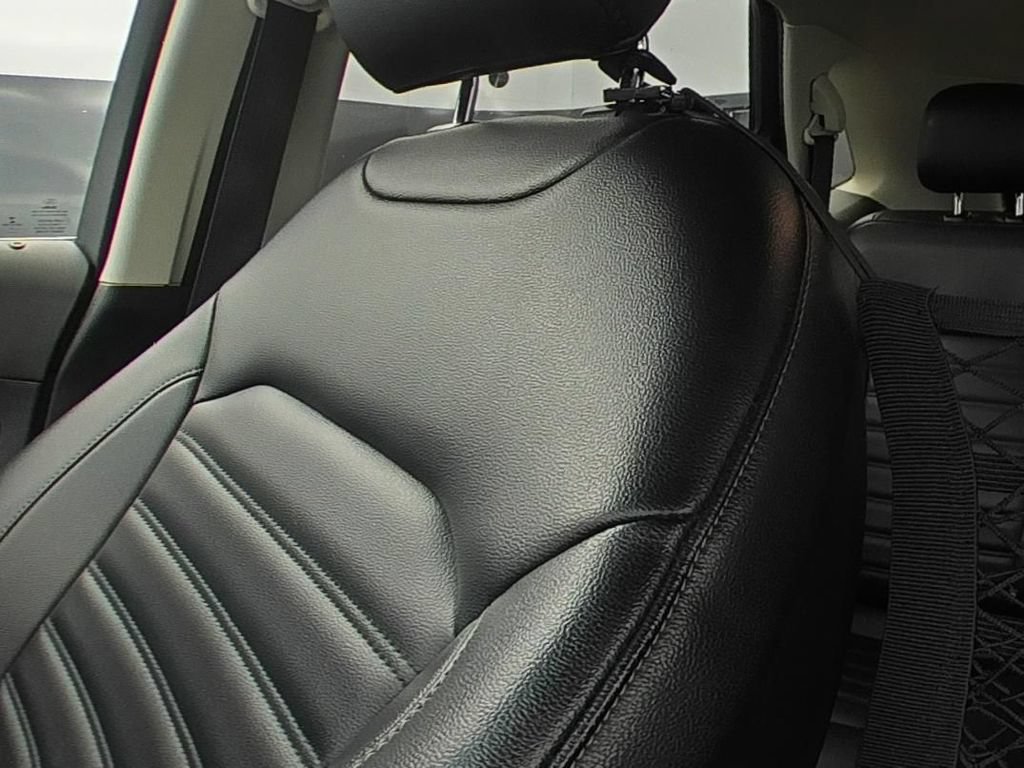 Used 2019 Ford Edge SEL w/ Equipment Group 201A AWD/4WD image 9