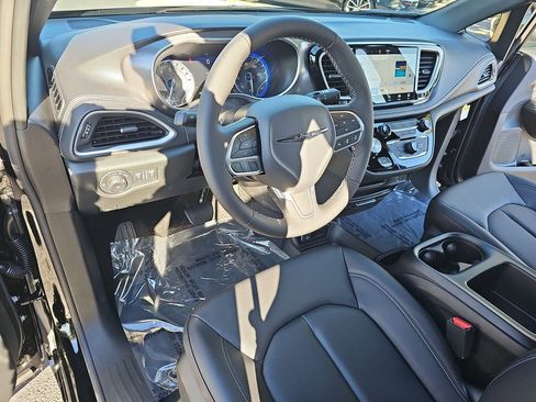 New 2026 Chrysler Pacifica Select image 17