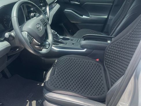 Used 2021 Toyota Highlander XLE FWD image 10