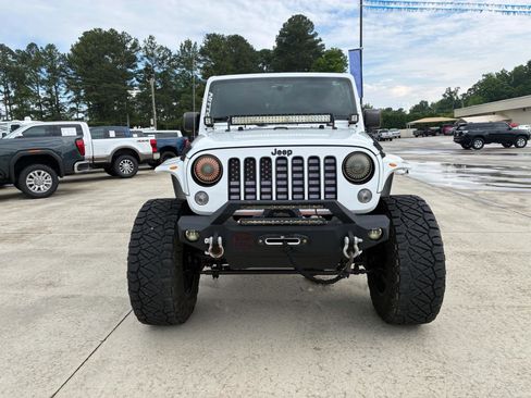 Used 2015 Jeep Wrangler Unlimited Sahara w/ Connectivity Group AWD/4WD image 3