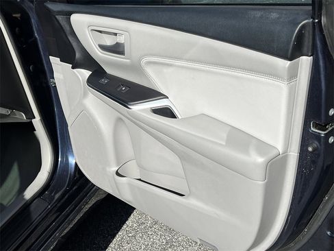 Used 2017 Toyota Camry XLE image 11