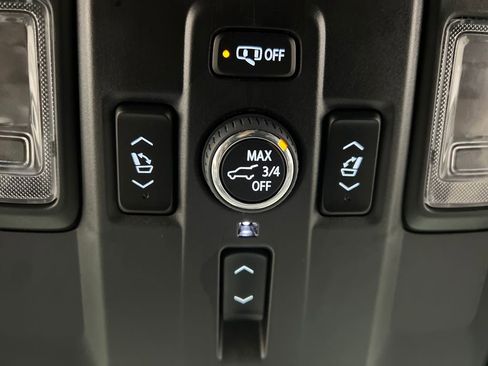 Used 2025 GMC Yukon Denali image 63