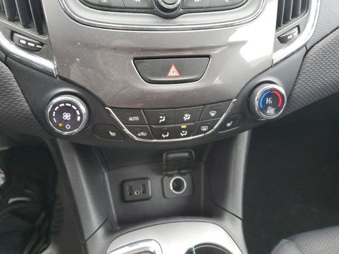 Used 2019 Chevrolet Cruze LT w/ Convenience Package image 16