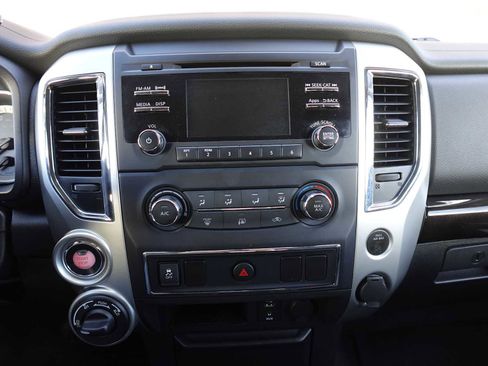 Used 2017 Nissan Titan SV image 21