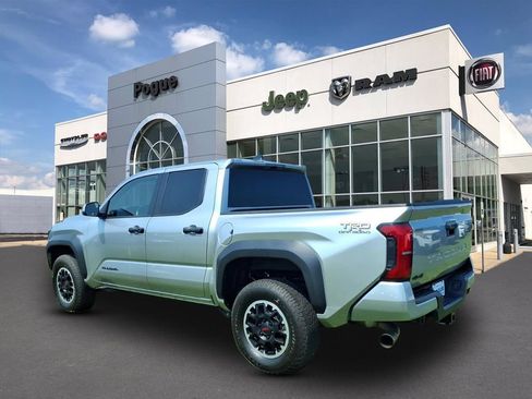 Used 2024 Toyota Tacoma TRD Off-Road AWD/4WD image 5