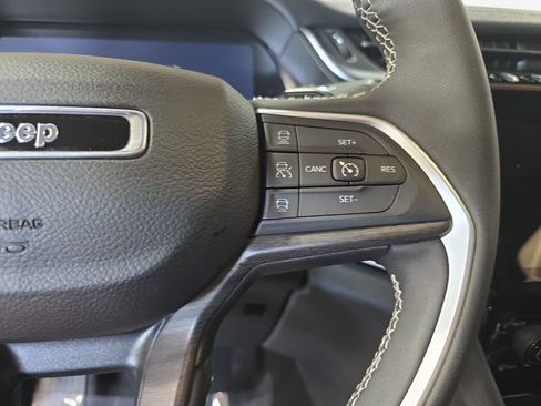 Certified 2023 Jeep Grand Cherokee Limited AWD/4WD image 18