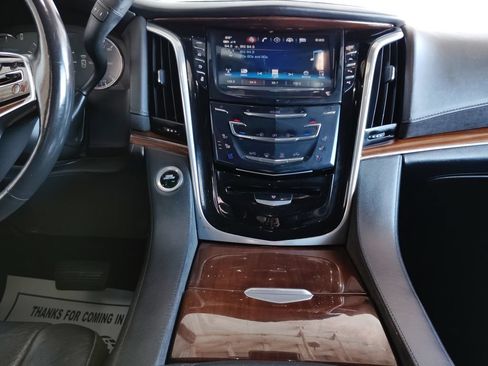 Used 2020 Cadillac Escalade ESV Luxury RWD image 32