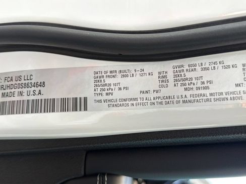 Used 2025 Jeep Grand Cherokee Overland w/ Luxury Tech Group IV AWD/4WD image 25