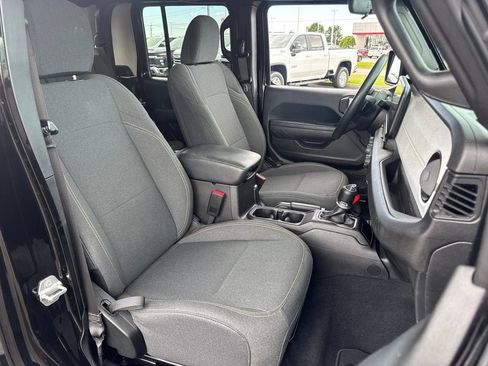 Used 2025 Jeep Gladiator Sport AWD/4WD image 11