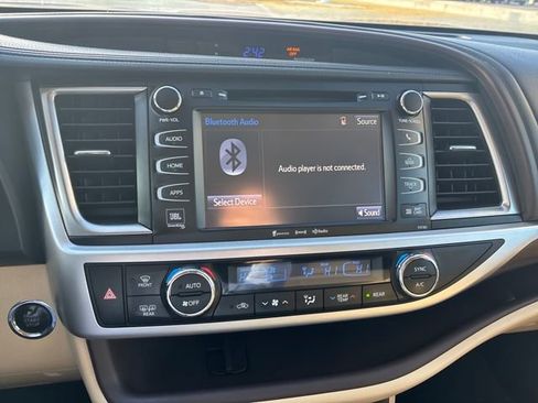 Used 2016 Toyota Highlander Limited image 18