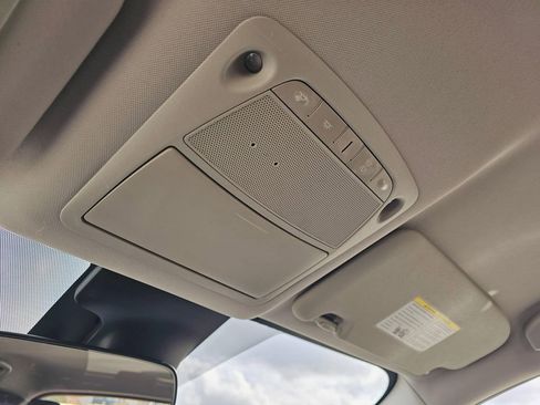 Used 2020 Nissan Rogue Sport S image 30