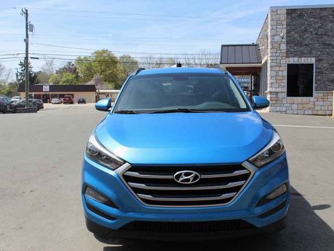 Used 2017 Hyundai Tucson SE image 2