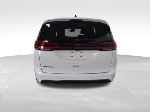 New 2026 Chrysler Pacifica Select image 6