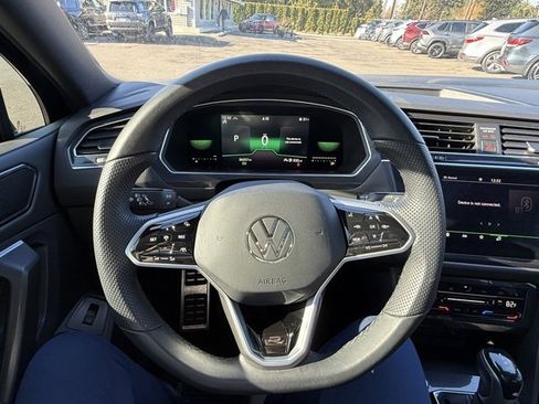Used 2022 Volkswagen Tiguan SE R-Line image 12