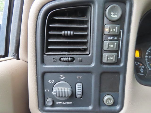 Used 2001 Chevrolet Suburban 2500 LT w/ LT Preferred Equipment Group AWD/4WD image 27