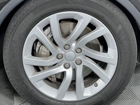 Used 2018 Land Rover Discovery HSE image 14