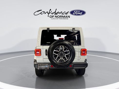 Used 2026 Jeep Wrangler Unlimited Sahara AWD/4WD image 7