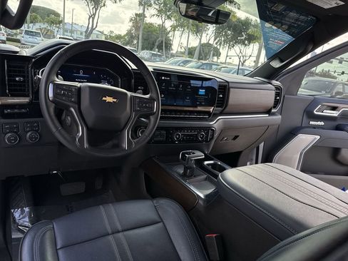 Used 2024 Chevrolet Silverado 1500 High Country w/ Technology Package AWD/4WD image 35