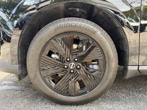 Certified 2025 Nissan Murano SV FWD image 9