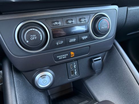Certified 2025 Nissan Leaf S FWD image 17