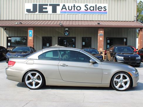 Used 2009 BMW 335i Convertible image 15