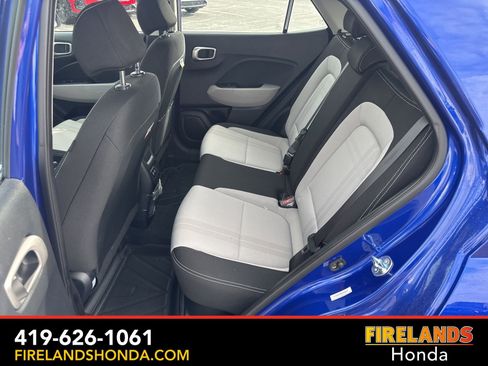 Used 2025 Hyundai Venue SEL image 30