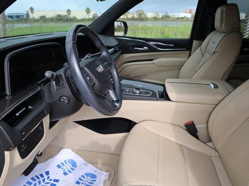 Certified 2022 Cadillac Escalade Premium Luxury image 10