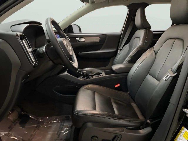Used 2023 Volvo XC40 B4 Core w/ Convenience Package FWD image 19