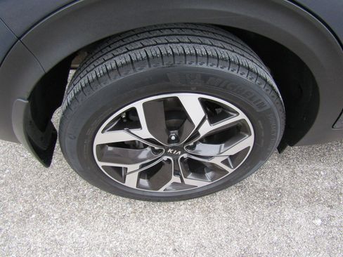 Used 2020 Kia Sportage EX image 11