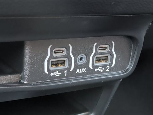 Used 2025 Chrysler Pacifica Select FWD image 28