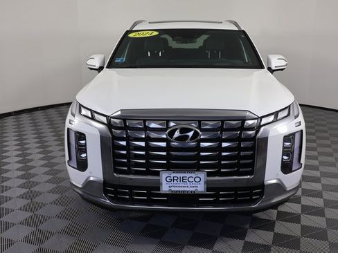 Used 2024 Hyundai Palisade Calligraphy image 3