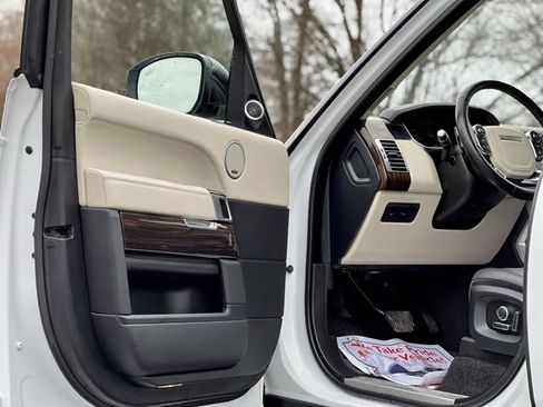 Used 2016 Land Rover Range Rover HSE image 9