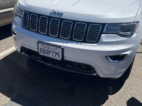 Used 2018 Jeep Grand Cherokee Overland AWD/4WD image 2
