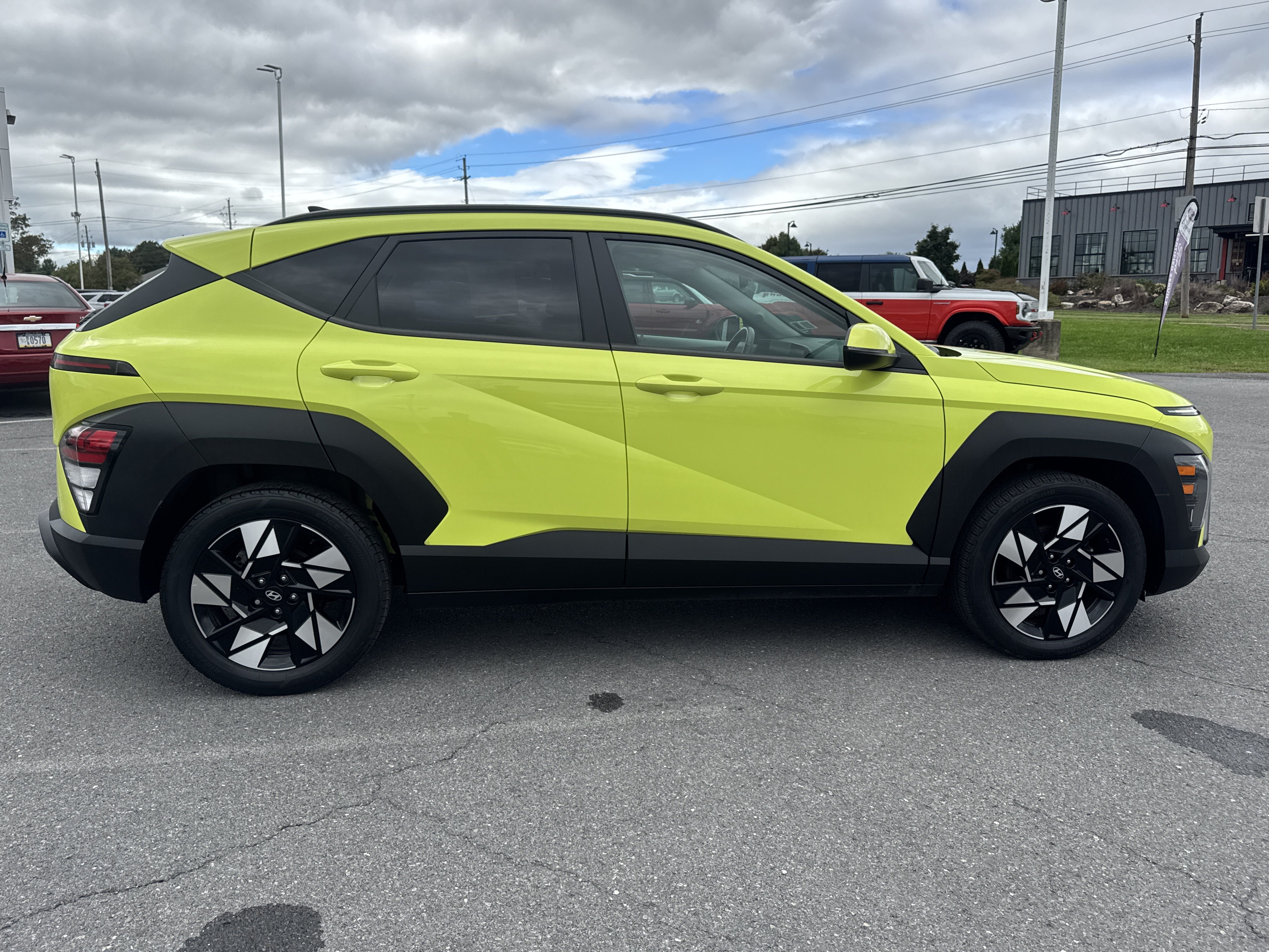 Used 2024 Hyundai Kona SEL w/ Convenience Package FWD image 2