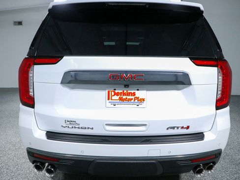 Used 2023 GMC Yukon AT4 w/ Technology Package AWD/4WD image 8
