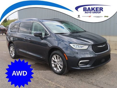Used 2021 Chrysler Pacifica Touring-L AWD/4WD image 1