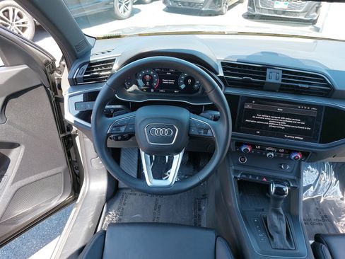 Certified 2025 Audi Q3 2.0T Premium w/ Convenience Package AWD/4WD image 16