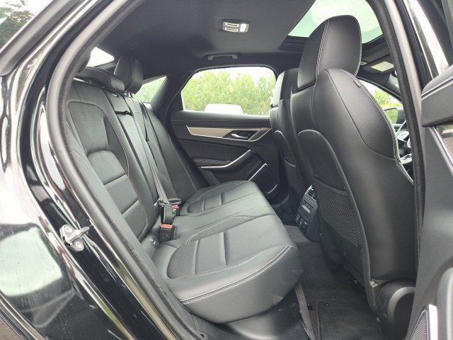 Used 2024 Jaguar XF R-Dynamic SE AWD/4WD image 10