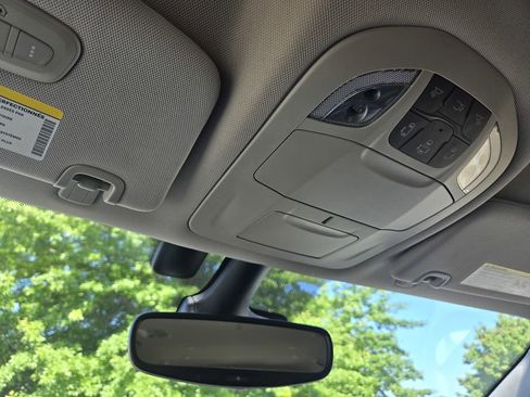 Used 2022 Chrysler Pacifica Touring-L FWD image 30