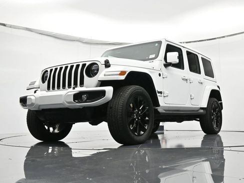 Certified 2021 Jeep Wrangler Unlimited Sahara image 35