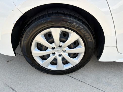 Used 2023 Toyota Corolla LE w/ Carpet Mat Package (TMS) FWD image 32