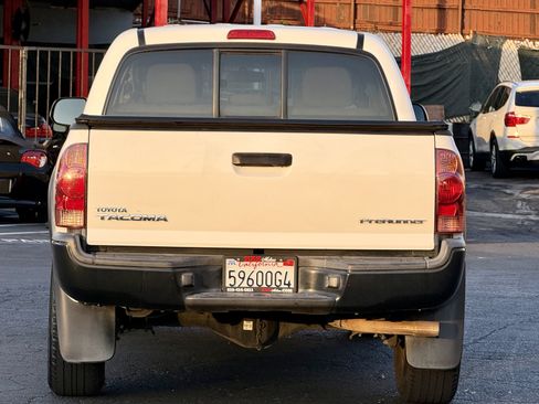 Used 2015 Toyota Tacoma PreRunner w/ Convenience Package RWD image 8