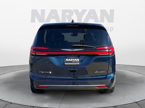 Used 2022 Chrysler Pacifica Touring-L image 7