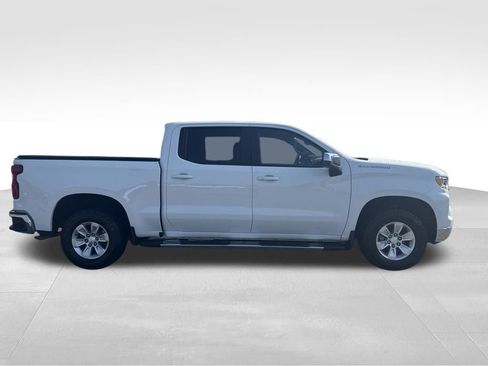 Used 2022 Chevrolet Silverado 1500 LT w/ Convenience Package II AWD/4WD image 2