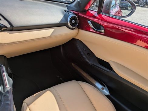 Used 2019 MAZDA MX-5 Miata RF Grand Touring image 15