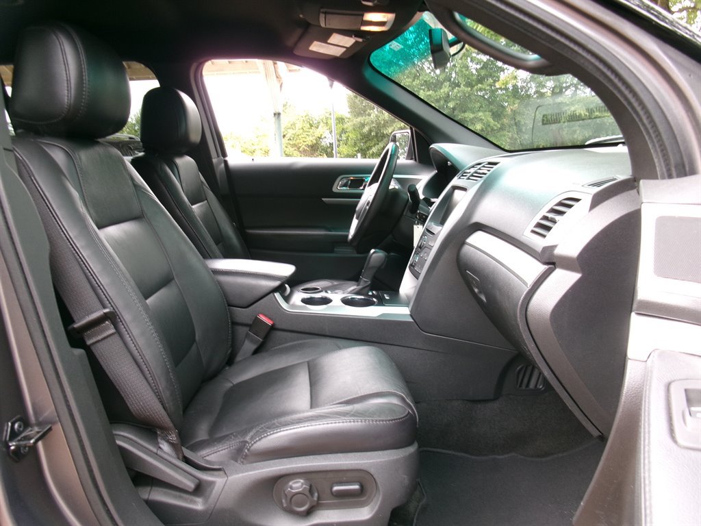 Used 2011 Ford Explorer XLT w/ 202A Rapid Spec Order Code FWD image 21