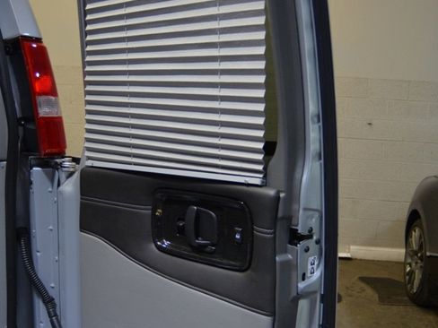 Used 2020 GMC Savana 2500 Extended w/ Enhanced Convenience Package image 10