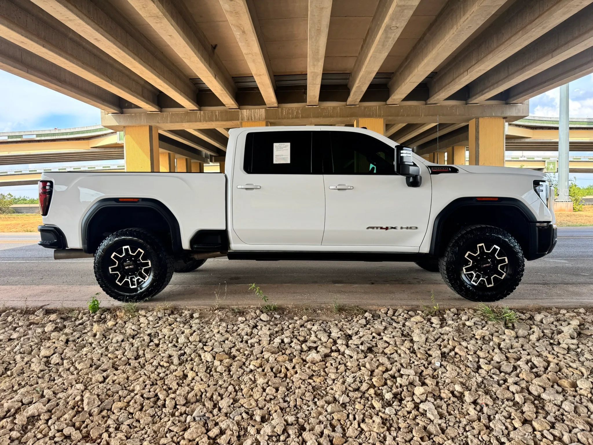 Used 2026 GMC Sierra 2500 AT4X AWD/4WD image 2